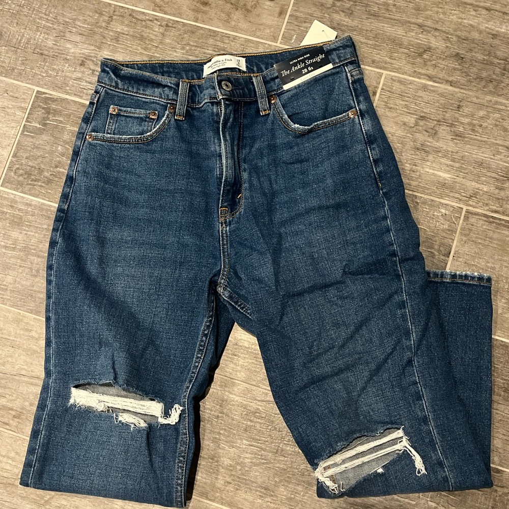 NWT ultra high right ankle straight jean from A & F
